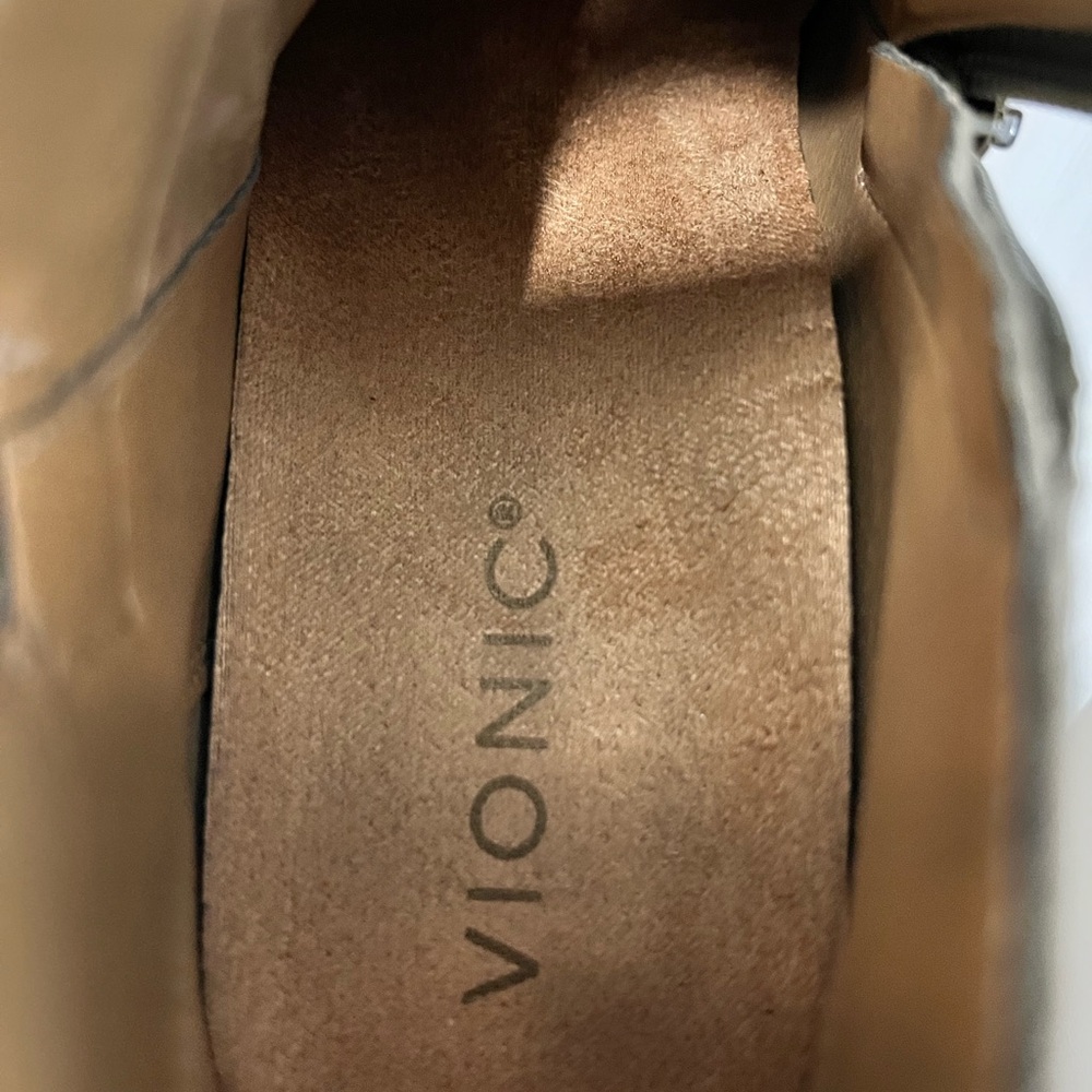 NWOB $169 Waterproof Vionic Cecily Suede Bootie - Stone - - Picture 12 of 13